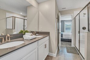 House (4566NARRA) | Bathroom - Storey Lake 9 BR Villa with Game Room (Kissimmee)