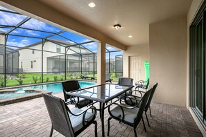 Vila | Tempat makan outdoor