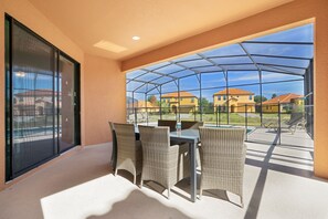 Villa | Balcony - 2562rose (Davenport)