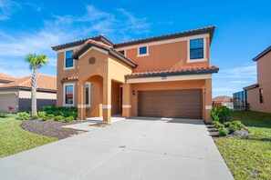 Villa | Exterior - 2562rose (Davenport)