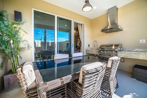 House (7662AMAZONAS) | Private kitchen | Fridge, microwave, cookware/dishes/utensils