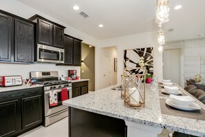 Villa (6070BOA  Luxury 6 Bedroom 4.Bath  Hom) | Private kitchen