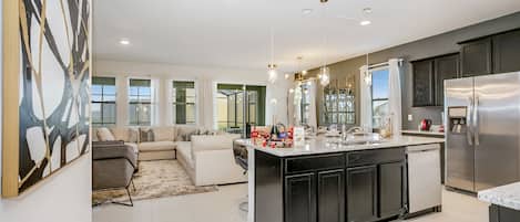 Vila (6070BOA  Luxury 6 Bedroom 4.Bath  Hom) | Dapur pribadi | Lemari es, microwave, oven, dan kompor