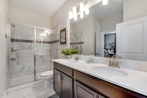 Villa (8805CRUDEN) | Bathroom