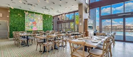 House | Meeting facility