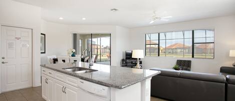 Villa (2590ROSE) | Eget kök | Kylskåp, mikrovågsugn och grytor/köksredskap