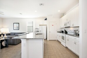 Villa (2590ROSE) | Private kitchen | Fridge, microwave, cookware/dishes/utensils