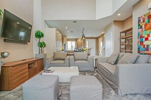 House (7577Brooklin) | Living room