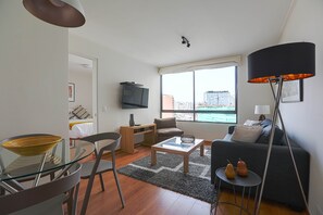 Apartment | Living area | Flat-screen TV - Moderno y cómodo dpt en el centro de Miraflores (Lima)