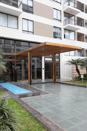 Exterior - Moderno y cómodo dpt en el centro de Miraflores (Lima)