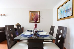 Leilighet | Spiseområde på rommet