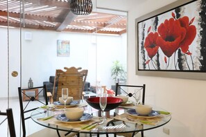 Apartment | In-room dining - Elegante dpto con amplia terraza en Miraflores (Lima)