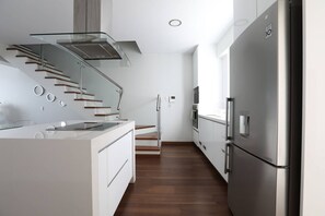 Apartment | Eigene Küche | Großer Kühlschrank, Mikrowelle, Ofen, Herdplatte