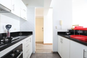 Lägenhet | Eget kök | Kylskåp, mikrovågsugn, ugn och spishäll