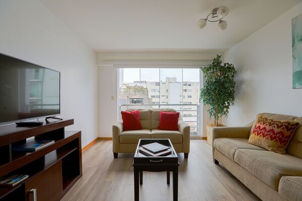 Lägenhet | Vardagsrum | Platt-tv