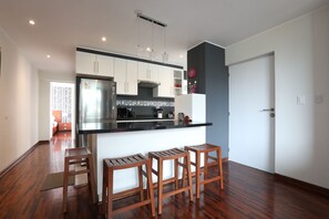 Apartment | Essbereich im Zimmer