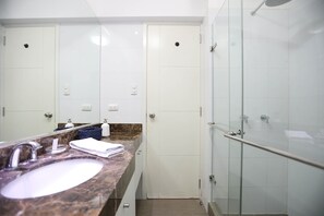 Bathroom - Moderno y lujoso dpto en el centro de Miraflores (Lima)