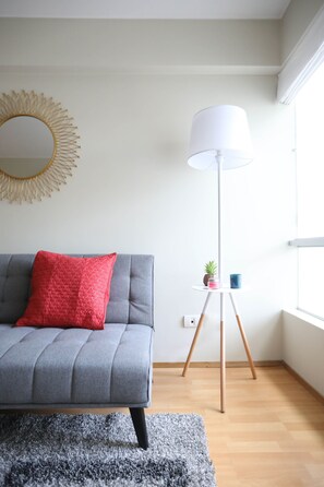 Apartemen | Ruang keluarga | TV layar datar