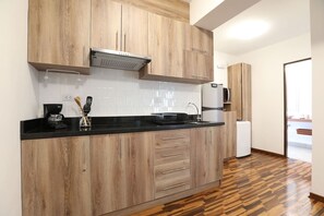 Apartment | Private kitchen | Full-size fridge, microwave, dishwasher, coffee/tea maker - Oasis de paz en el centro de Miraflores (Lima)