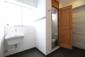 Apartment | Bathroom | Shower, free toiletries, hair dryer, towels