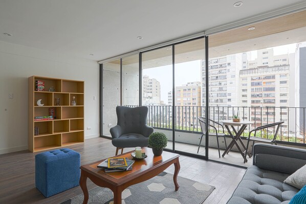 Apartment | Living area | Flat-screen TV - Moderno & hermoso departamento, Miraflores (Lima)
