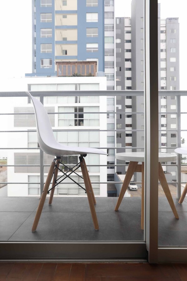 Apartment | In-room dining - Brand new 2 dorm apt one block from boardwalk (Lima)