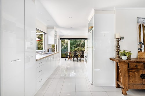 5 BEDROOM FAMILY BEACH RETREAT, COLLINS IN SORRENTO