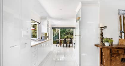 5 BEDROOM FAMILY BEACH RETREAT, COLLINS IN SORRENTO