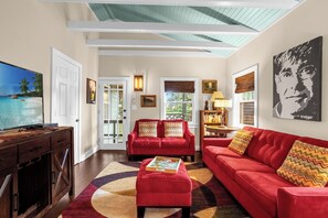 Smart-TV, Netflix, DVD-spiller og bordtennis