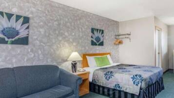 Standaard eenpersoonskamer, kitchenette | Verduisterende gordijnen, een strijkplank/strijkijzer, gratis wifi