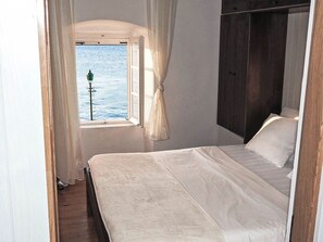 Family Apartment | Desk, laptop workspace, soundproofing, iron/ironing board - Villa Begovic (Klinci)