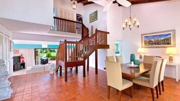 Villa, 2 Bedrooms | Dining