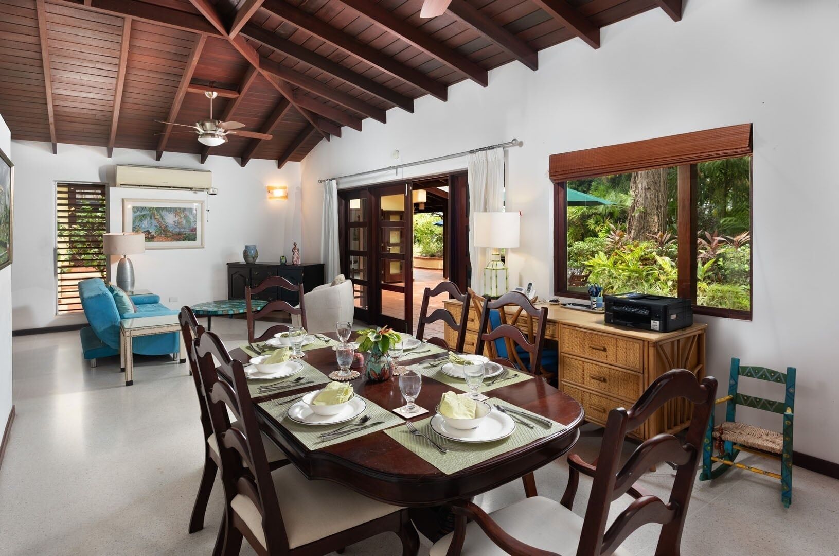 Villa, 2 Bedrooms | Dining