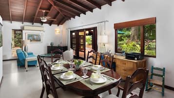 Villa, 2 Bedrooms | Dining