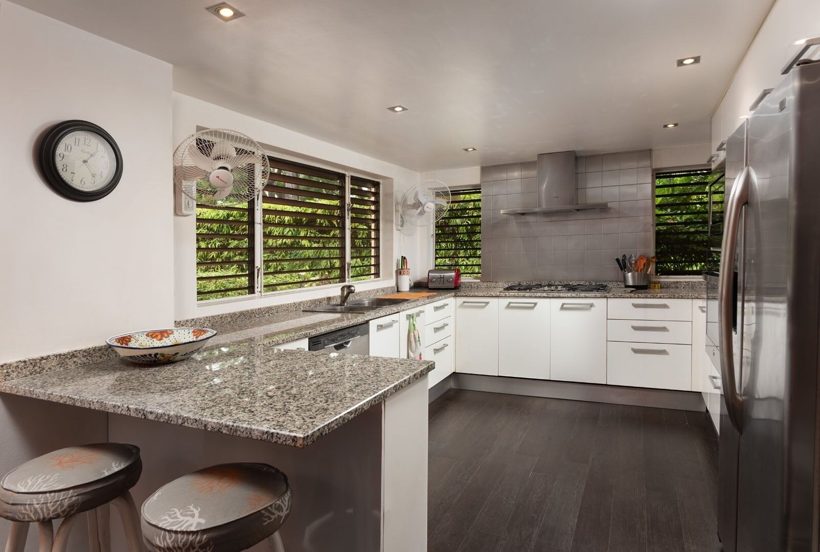 Fridge, oven, coffee/tea maker, toaster