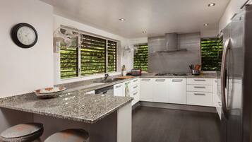 Fridge, oven, coffee/tea maker, toaster