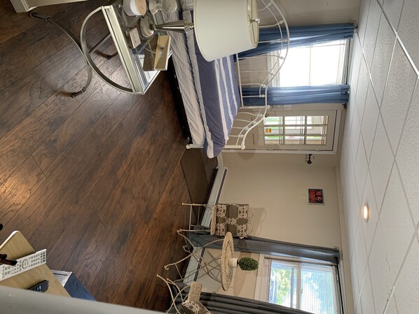 Interior - 1 bedroom apt.Minutes to Encore Casino and Boston. (Revere)