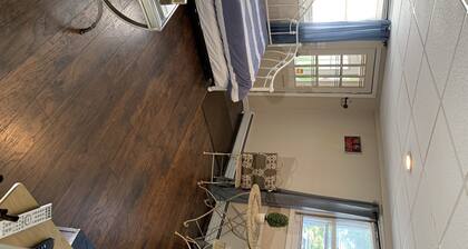 1 bedroom apt.Minutes to Encore Casino and Boston.