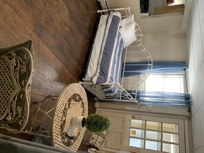 Interior - 1 bedroom apt.Minutes to Encore Casino and Boston. (Revere)