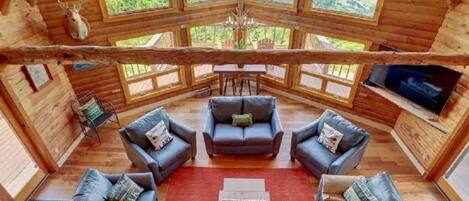 Télévision, cheminée, baby-foot