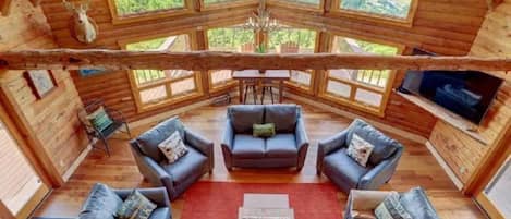 Tv, eldstad och bordsfotboll