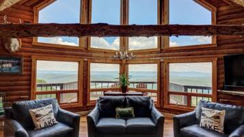 Televisio, takka, pöytäjalkapallopöytä