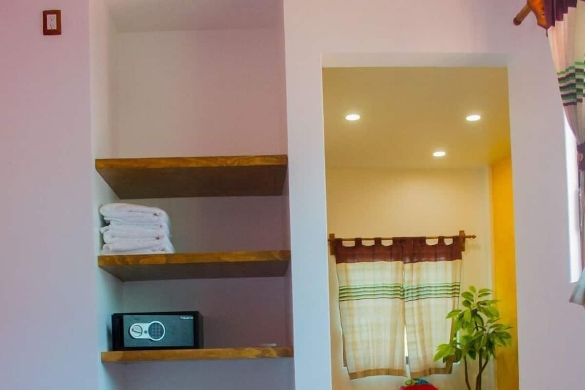 Double Room | In-room safe, WiFi (free), bed sheets