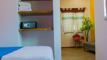 Habitación doble | Caja de seguridad en la habitación, wifi gratis y ropa de cama