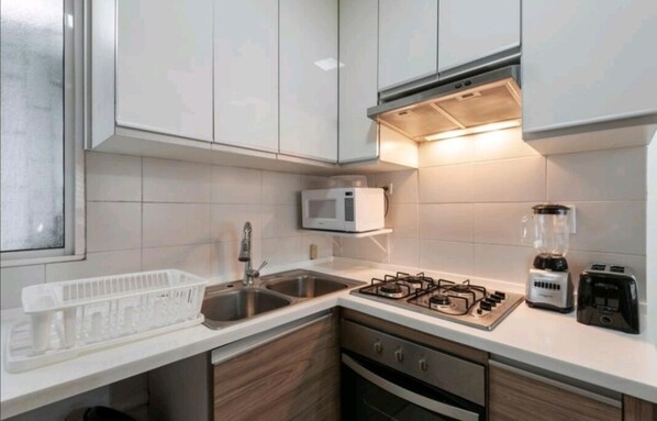 Fridge, microwave, oven, stovetop