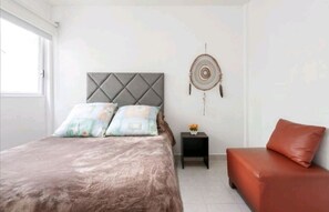3 bedrooms, desk, iron/ironing board, WiFi
