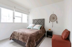 3 slaapkamers, een bureau, een strijkplank/strijkijzer, wifi