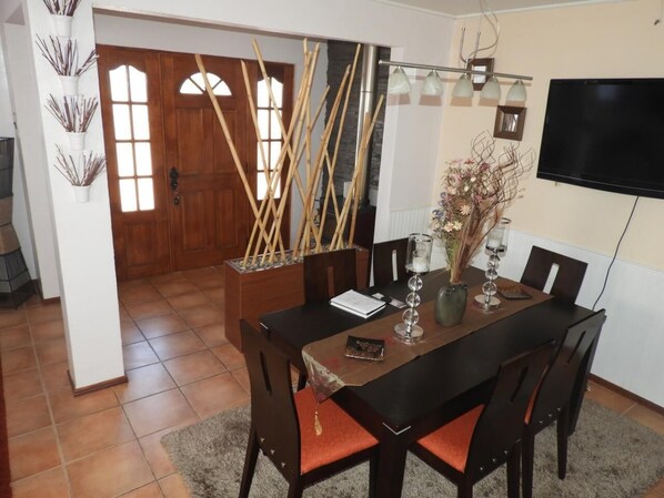 Dining - Cómoda Casa Ubicada en un lindo sector y muy tranquilo, ceca de supermercados. (Coquimbo)