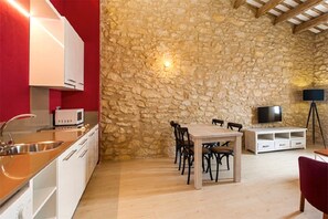 Fridge, microwave, coffee/tea maker, toaster