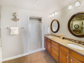 Condo, 2 Bedrooms, Ocean View | Bathroom